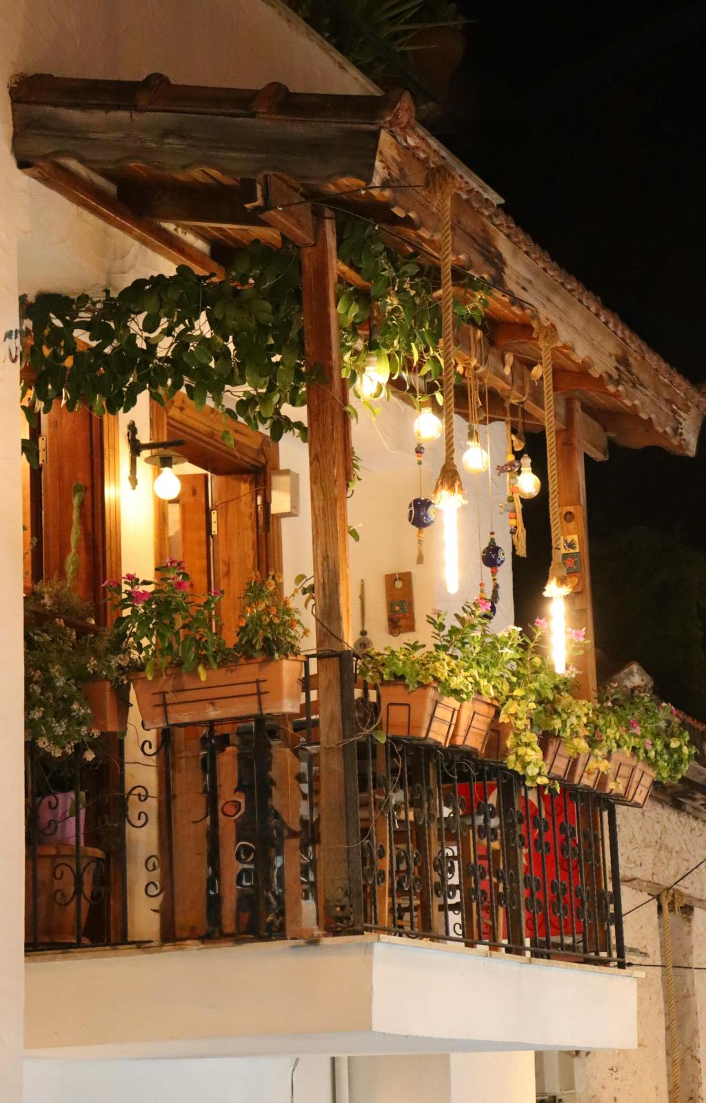 ΤΣΑΙ ΜΕ ΛΕΜΟΝΙ ΣΤΟ&nbsp;ΜΠΑΛΚΟΝΙ